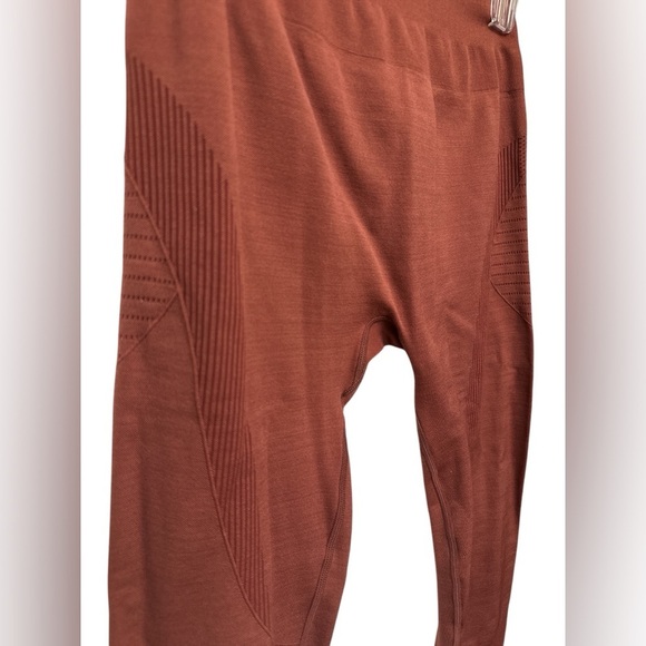 Alphalete mauve Ozone Leggings - Picture 4 of 6